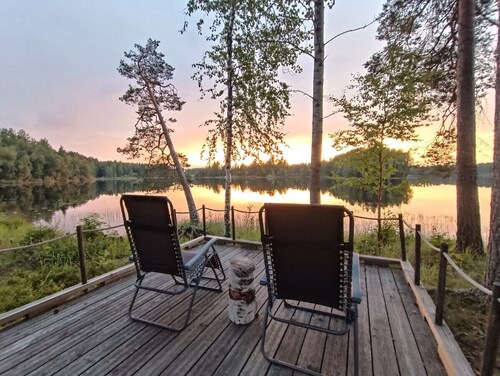 Cozy lodge surrounded by lake