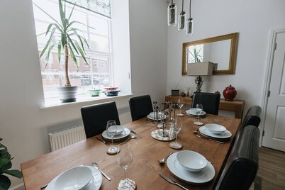 Grade II mill townhouse Leeds | Parking | Sleeps 6