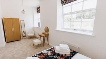 3 bedrooms, iron/ironing board, WiFi, bed sheets