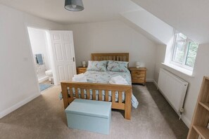 4 Schlafzimmer, Bügeleisen/Bügelbrett, Reisekinderbett, WLAN