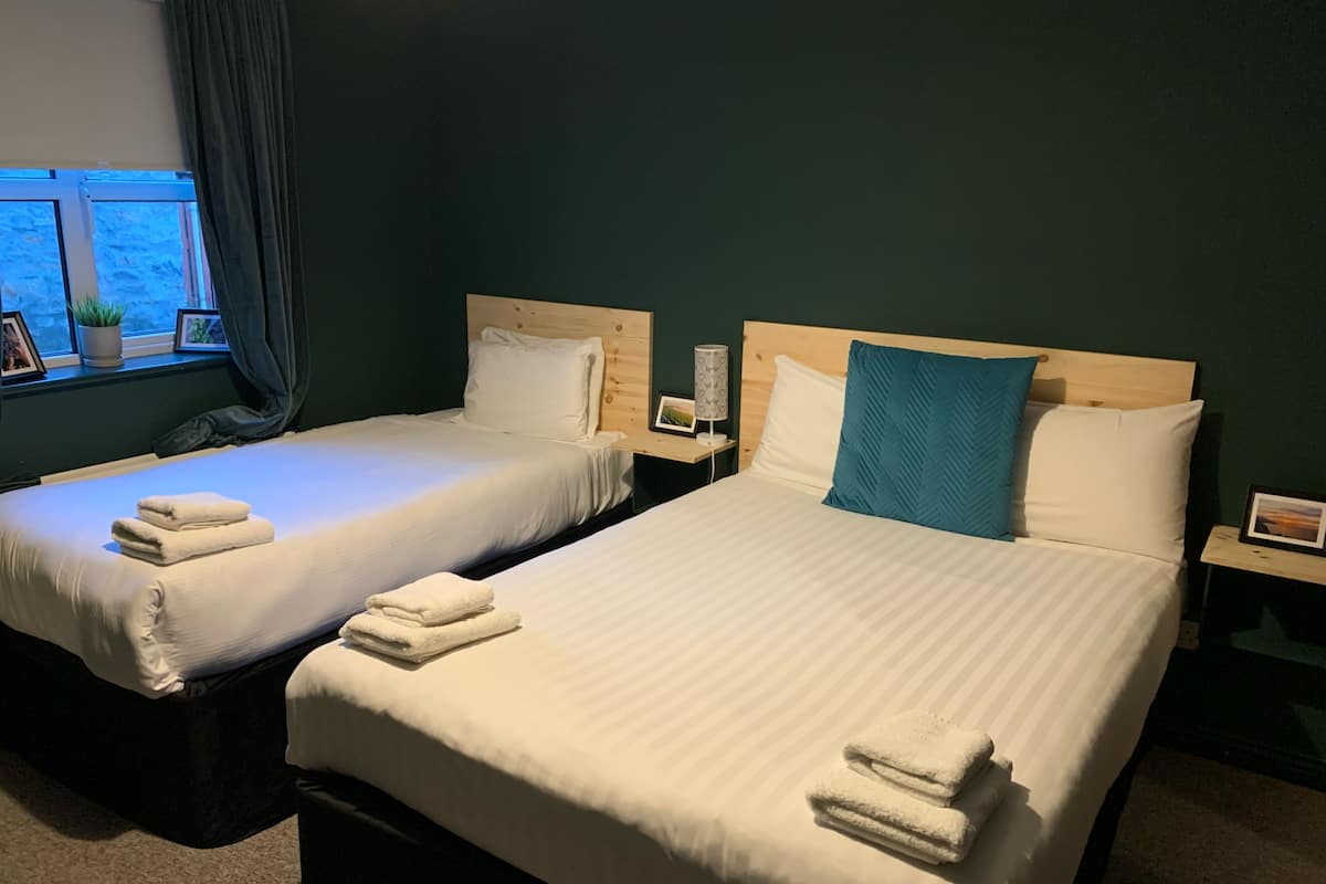Classic Twin Room | Desk, free WiFi, bed sheets