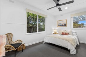 5 quartos, ferros/tábuas de passar roupa, Wi-Fi, roupa de cama