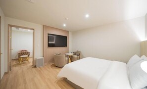 Basic Double Room | Premium bedding, memory foam beds, individually furnished, desk - Denbastar Hotel-Kyungnam University Branch (Changwon)