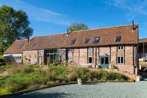 Exterior - A beautiful one bedroom barn conversion nestled within a working farm.  (Bridgnorth)