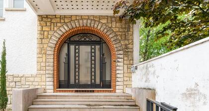 Proche Place Darcy, adorable deux piĂšces avec terrasse au calme avec vue jardin