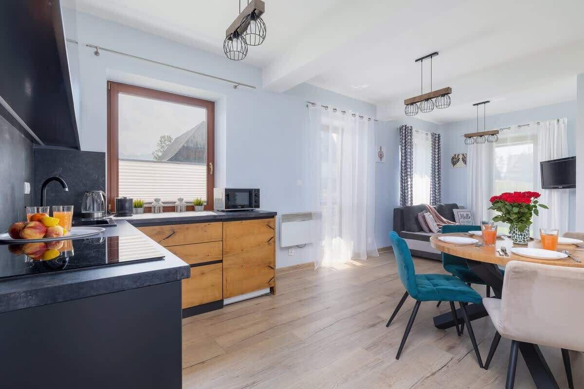 Fridge, microwave, stovetop, electric kettle