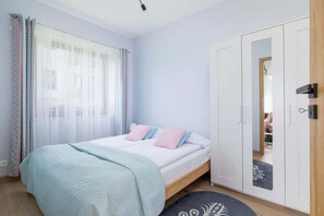 1 habitación, tabla de planchar con plancha, wifi y ropa de cama