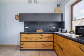 Fridge, microwave, stovetop, electric kettle - Comfortable Apartment in Murzasichle | Parking | Close to Tatra Mountains (Murzasichle)