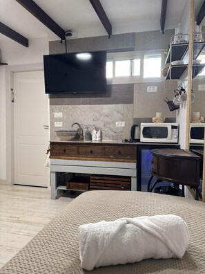1 habitación, escritorio, wifi gratis y ropa de cama
