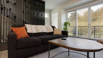 Smart TV, foosball, table tennis