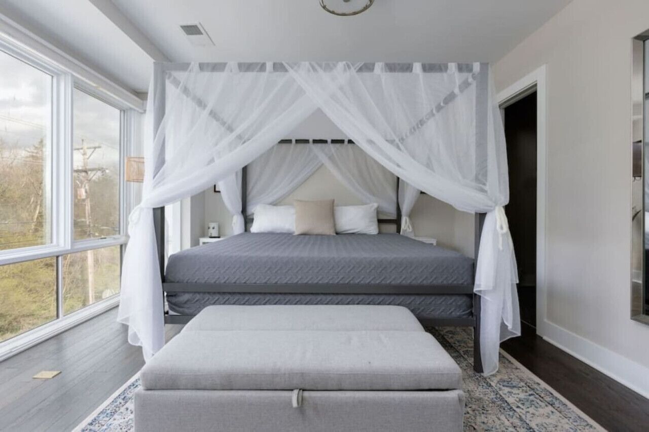 4 bedrooms, desk, iron/ironing board, free WiFi