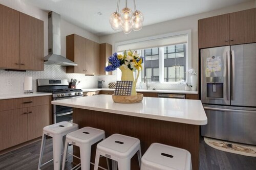 10min to Downtown w/ Games in Garage! Sleeps 10!