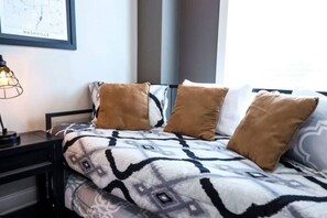 3 bedrooms, desk, iron/ironing board, free WiFi