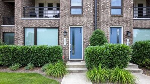 A two-story brick building with a blue door, numbered 505. - Private Deck, Views, & Mini-Golf! 10 to Downtown! (Nashville)