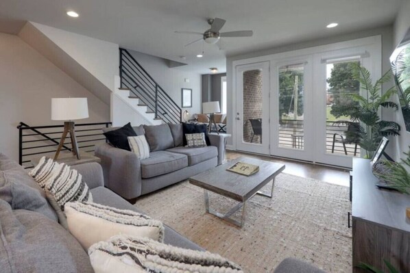 Smart TV, video games