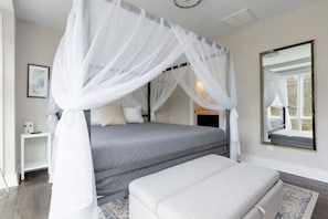 7 bedrooms, desk, iron/ironing board, free WiFi - 2 Units w/ 14 Beds! Fun Garages & 10 to Downtown! (Nashville)