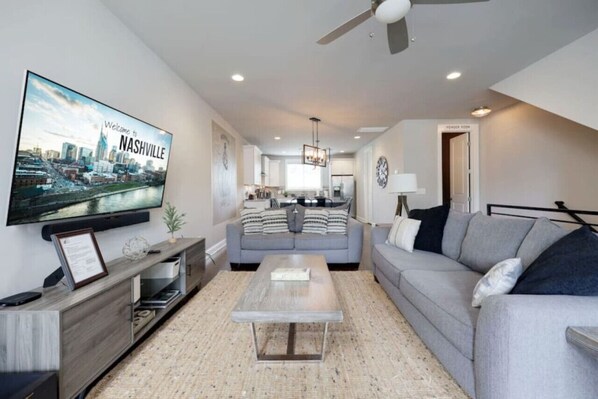 智能电视、电子游戏