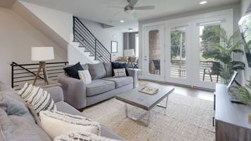 Smart TV, video games