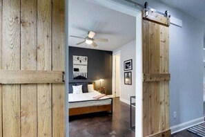 6 多间卧室、办公桌、熨斗/熨衣板、免费 WiFi