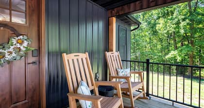 Ultra Modern Private Cabin w/HOT TUB | Sleeps 6
