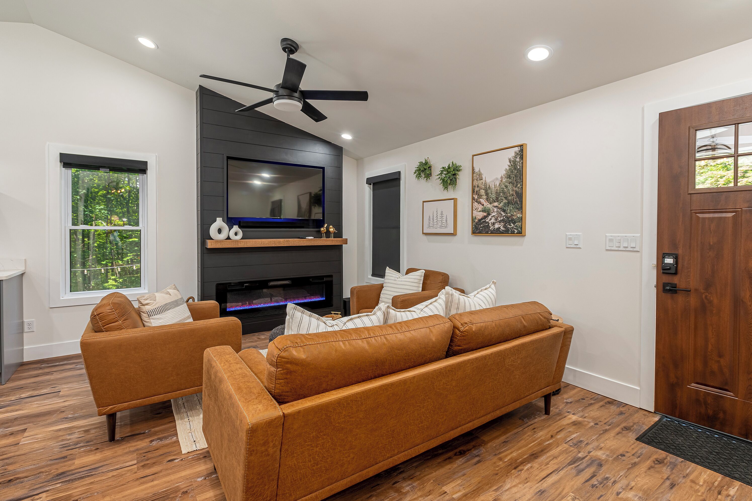 Téléviseur connecté, foyer, bureau, écran d’ordinateur