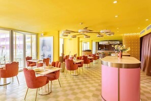 2 restauranter, lunsj, middag og brunsj serveres, italienske retter