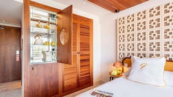 Habitación doble | Minibar y caja de seguridad en la habitación