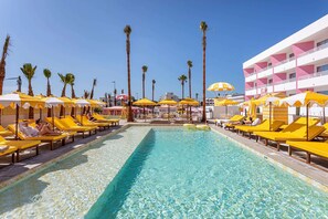 2 piscines extérieures