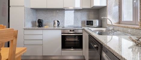 Family House | Private kitchen | Full-sized fridge, microwave, oven, stovetop