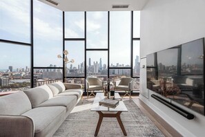 Unclassified image, 2 of 45, button - Deluxe River West PH for Unforgettable Memories (Chicago)