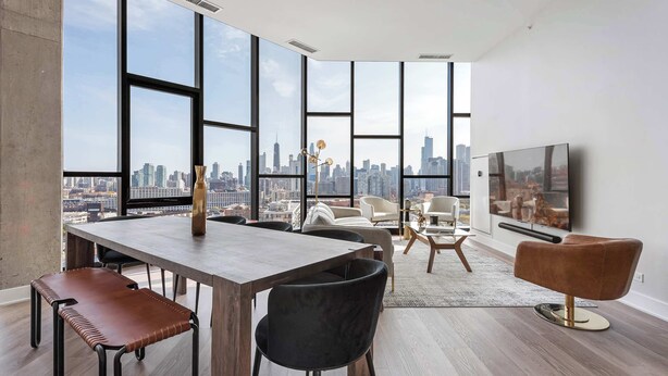 Unclassified image, 1 of 45, button - Deluxe River West PH for Unforgettable Memories (Chicago)
