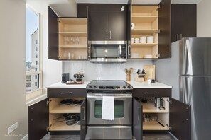 Fridge, microwave, oven, stovetop - Elegant 2BR with Resort Amenities & City Views (Chicago)