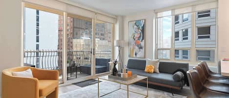 TV, stereoanlegg og kontorer