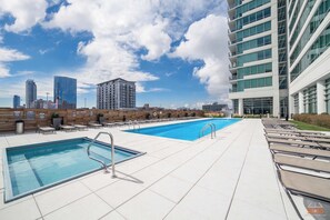 Pool - Sky-High 3BR Penthouse in West Loop (Chicago)