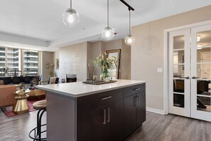 Lobby - Luxury Meets Fun: Downtown PH w/ Private Game Room (Chicago)