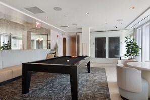 Games room - Luxury Meets Fun: Downtown PH w/ Private Game Room (Chicago)