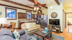 A modern living room with a sofa, coffee table, and a television. - Cozy Pet-Friendly Cottage Near Downtown Bend (Bend)