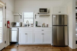 Fridge, microwave, stovetop, dishwasher