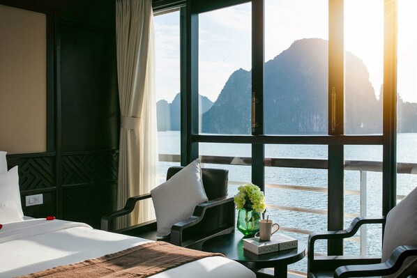 Ropa de cama de alta calidad, colchones con pillow-top y minibar