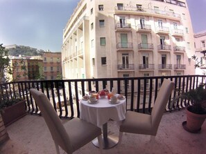 Deluxe-Doppel- oder -Zweibettzimmer | Blick vom Balkon