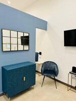 Chambre Double Économique | Coin séjour | Télévision LCD de 32 pouces avec chaînes par satellite