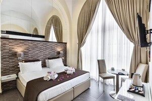 Kahden hengen superior-huone (yksi tai kaksi sänkyä) | Ylelliset vuodevaatteet, untuvapeitot, memory foam -patjalliset sängyt