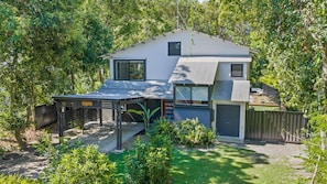 Exterior - 9 Naiad Court - Rainbow Shores. Pool. Walk to beach. (Rainbow Beach)