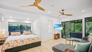 4 bedrooms, Internet - 9 Naiad Court - Rainbow Shores. Pool. Walk to beach. (Rainbow Beach)