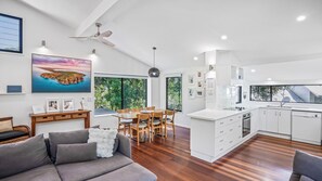 TV - 9 Naiad Court - Rainbow Shores. Pool. Walk to beach. (Rainbow Beach)