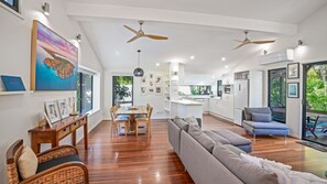 TV - 9 Naiad Court - Rainbow Shores. Pool. Walk to beach. (Rainbow Beach)