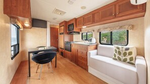 Quarto básico, 1 quarto (Luxury caravan) | Wi-Fi de cortesia