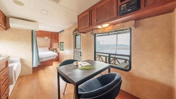 Chambre, 1 chambre (Luxury caravan)