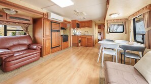 Quarto básico, 1 quarto (VIP Caravan) | Wi-Fi de cortesia