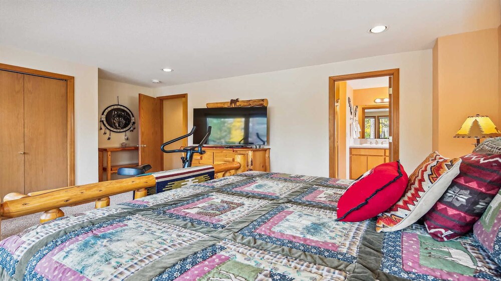 45 Oregon LoopSunriver, Oregon Hot Tub, BBQ, WiFi, SHARC Aquatics